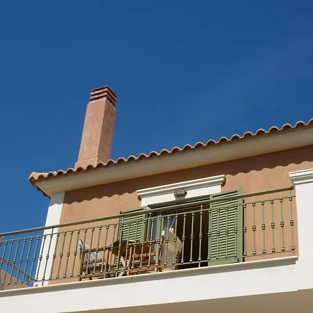 Lourdata Sleeps 4 *