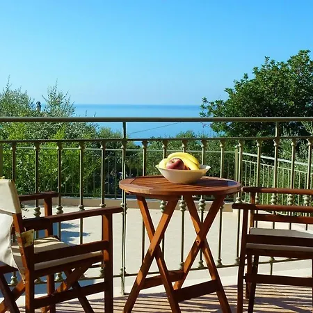 Lourdata Sleeps 4 *