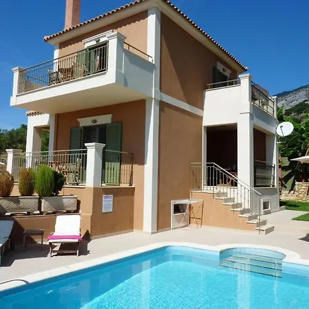 Lourdata Sleeps 4 *