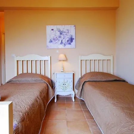 Lourdata Sleeps 4 빌라 *