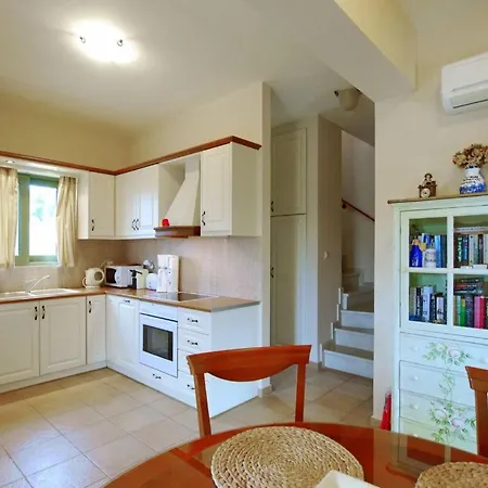 Lourdata Sleeps 4 *